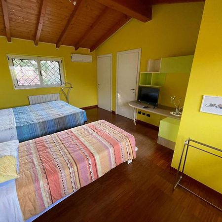 Lussuosa Villa Vicino Alla Stazione Caronno Pertusella 外观 照片