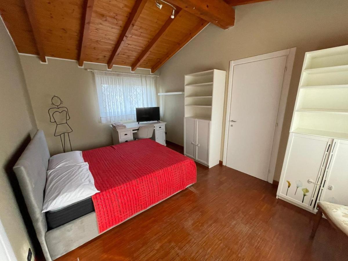 Lussuosa Villa Vicino Alla Stazione Caronno Pertusella 外观 照片