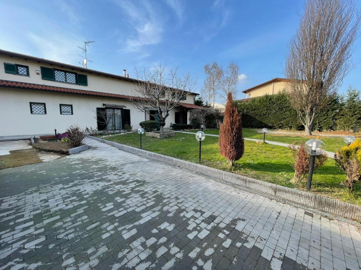 Lussuosa Villa Vicino Alla Stazione Caronno Pertusella 外观 照片